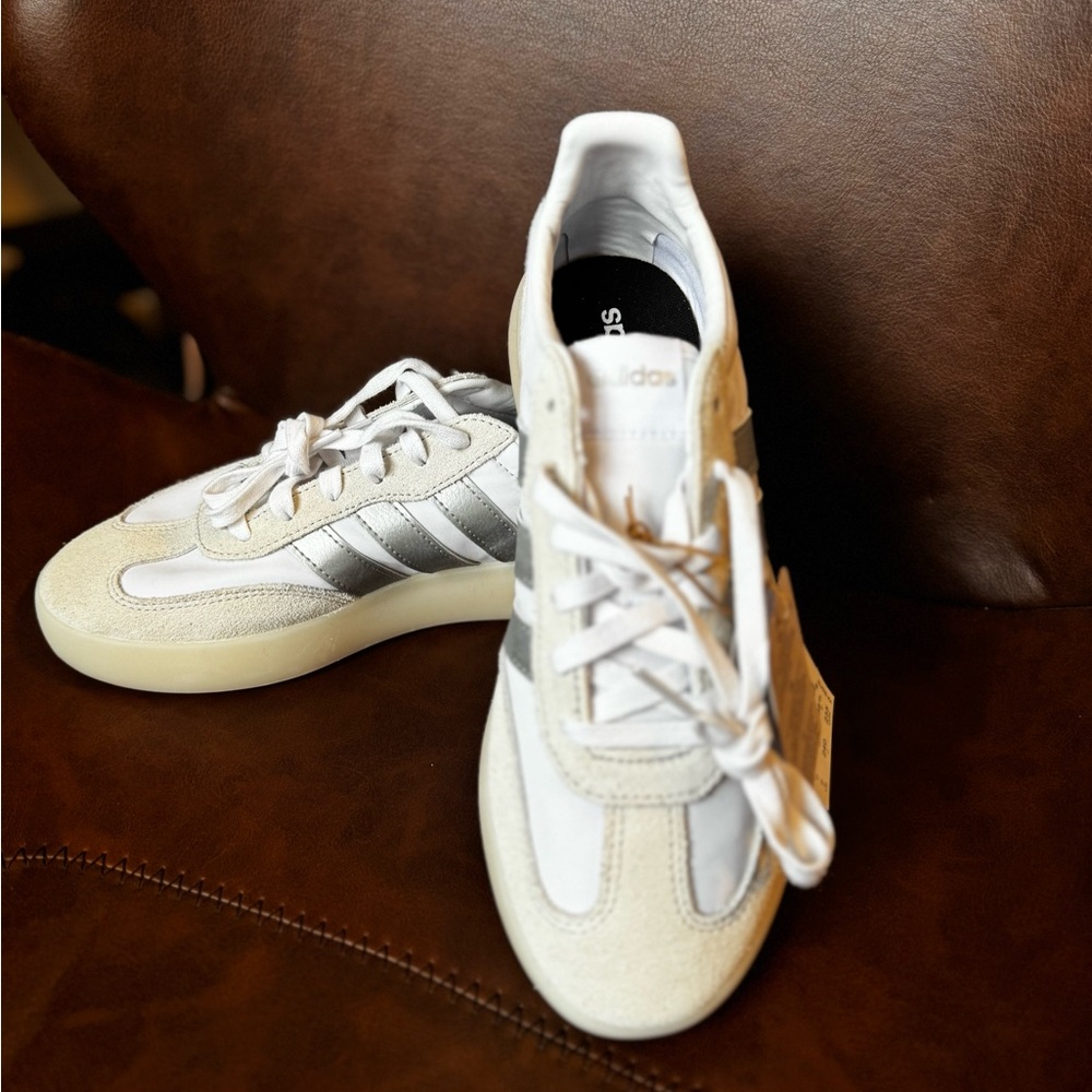 Adidas Women's Barreda Decode
Shoes Size 7